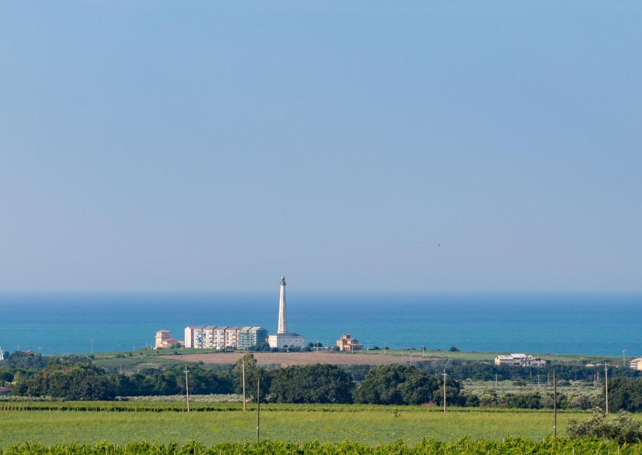 Al Faro Bianco B&B Con Parcheggio Vasto Exterior photo